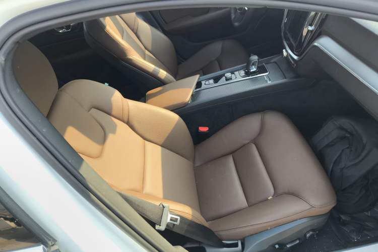 Used Volvo S60 2025 B4 Zhiyi Luxury Edition
