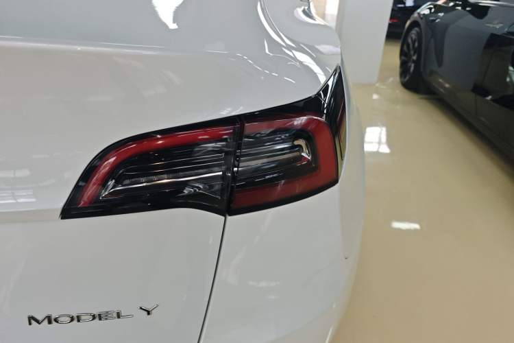 Used Tesla Model Y 2021 Long-Range All-Wheel-Drive Version