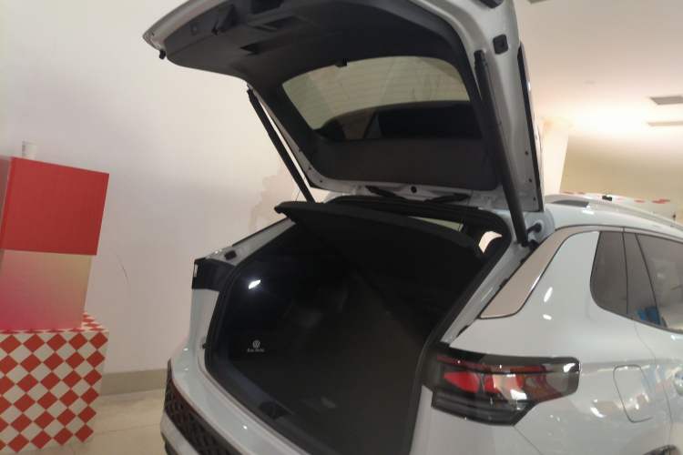 Used Volkswagen Tayron 2025 Tharu L 330TSI Two-Wheel Drive Elite City Package
