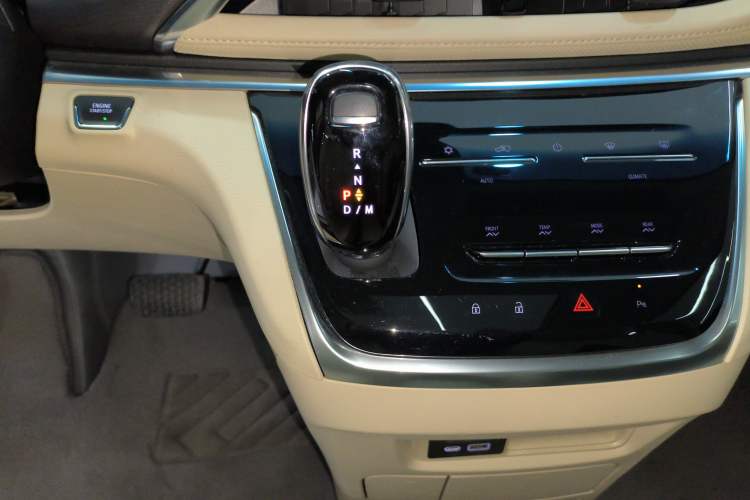 Used Buick GL8 2023 Facelifted Land Cruiser Executive Luxury Version