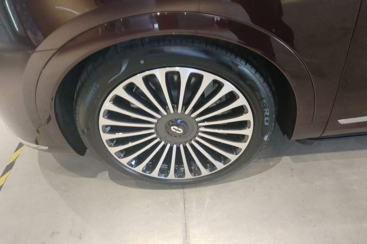 Used Hima AITO M9 2025 Extended-Range Ultra Version 52 kWh 6-Seater
