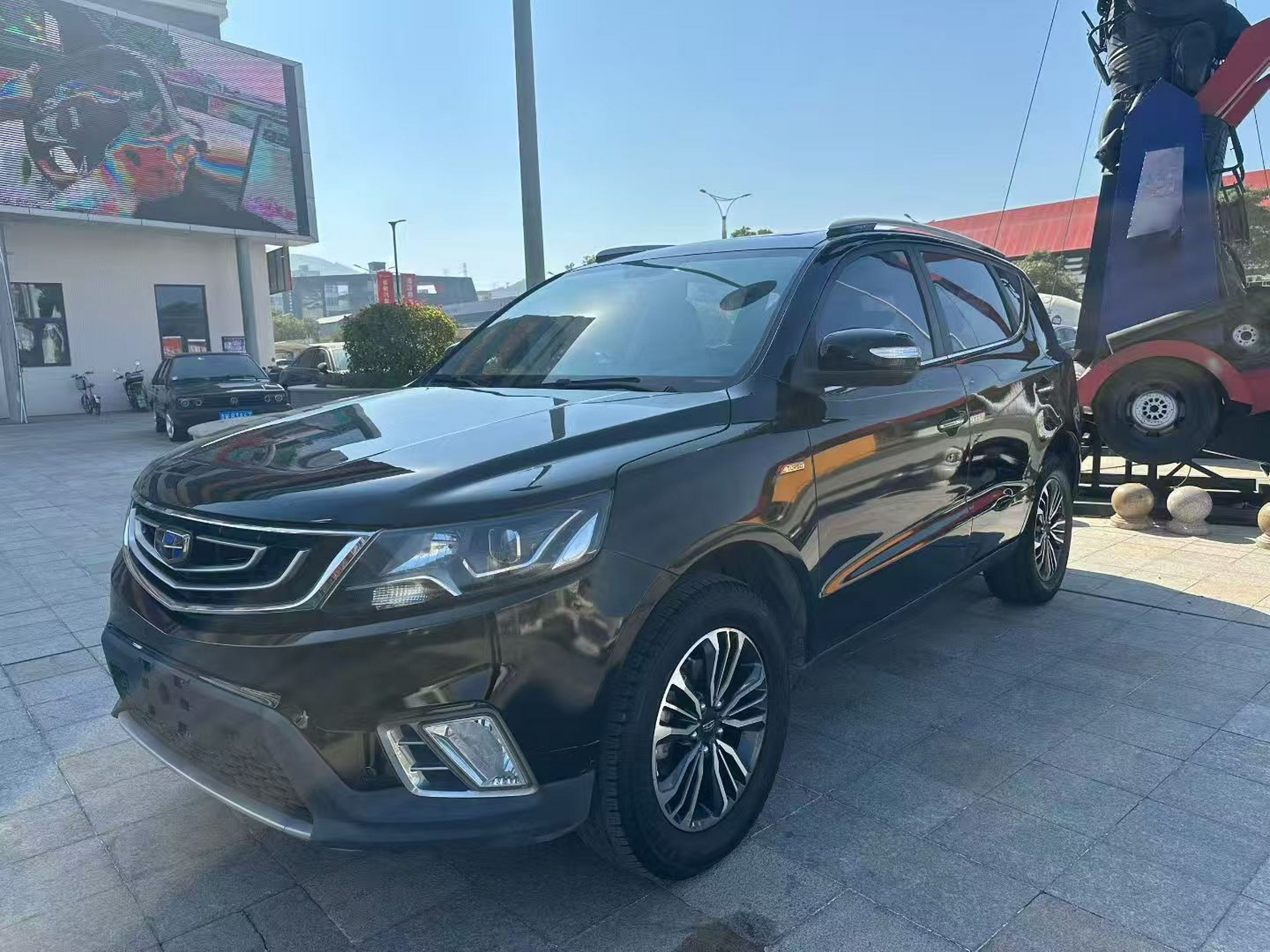 تحت مقدمة السيارة