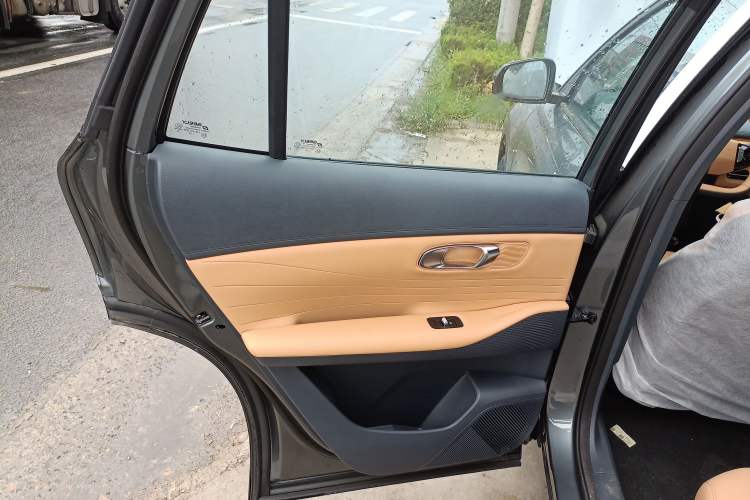 Used  Galaxy Xingjian 7 EM-i 2025 55 km Launch Edition
