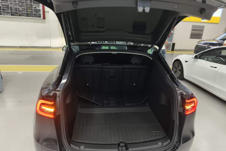 Used Tesla Model Y 2024 Rear-Wheel-Drive Version
