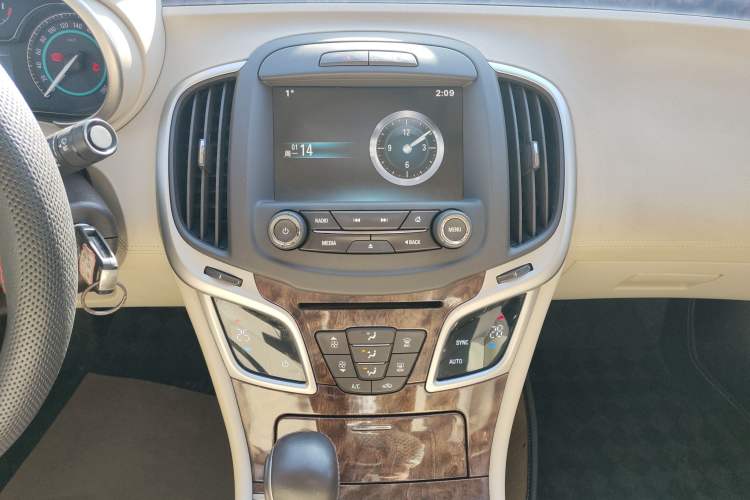 Used Buick LaCrosse 2013 2.4L SIDI Leading Comfort Version
