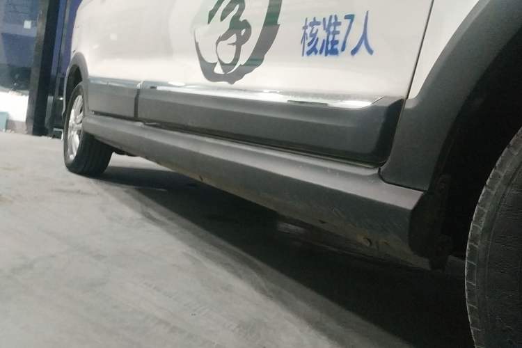 Used Dongfeng Fengon 360 2015 1.5L Manual Luxury 7-Seater China IV Standard
