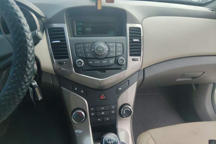 Used Chevrolet Cruze 2015 1.5L Classic SE MT
