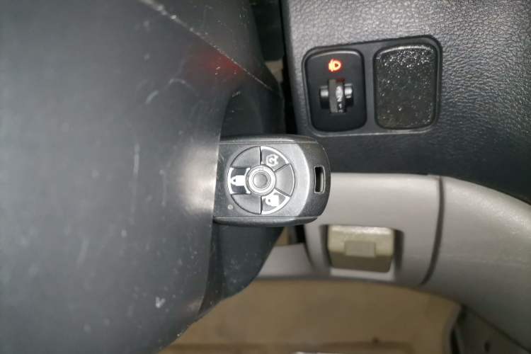 Used FORTHING Lingzhi 2015 M3 1.6L 7-Seater Standard Model
