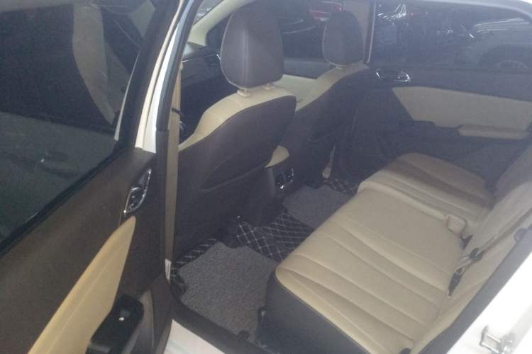 Used Baojun 310W 2017 1.5L Manual Fashion Edition China VI
