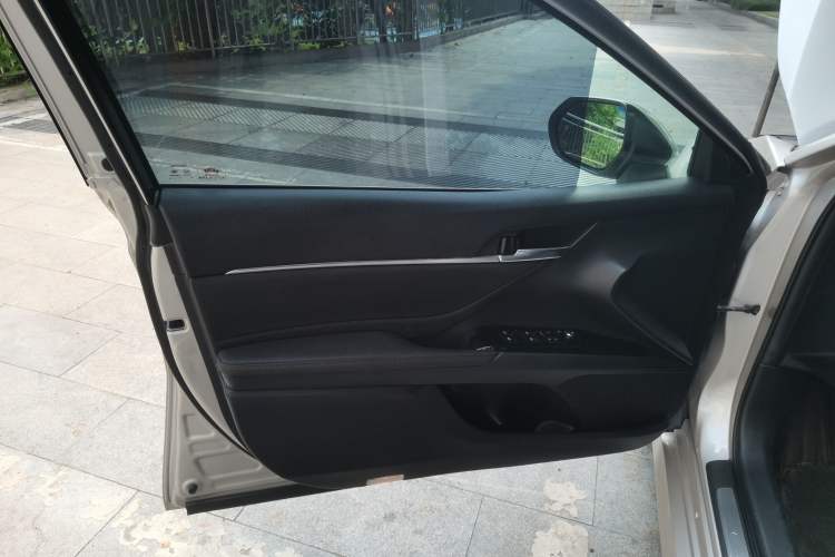 Used Toyota Camry 2018 2.0G Luxury Edition
