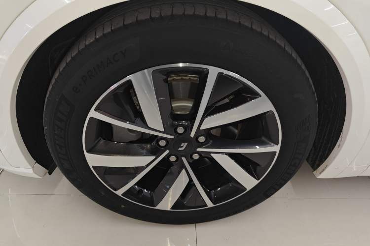 Used Li Auto L8 2023 Pro Model
