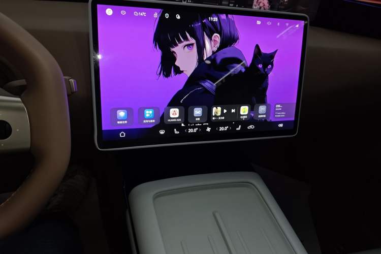 Used  07 2024 Ultra All-Electric Four-Wheel Drive
