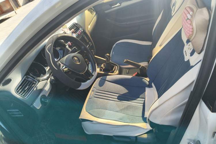 Used Volkswagen Sagitar 2015 1.6L Manual Comfort Model