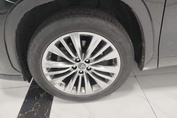 Used Toyota Highlander 2022 Dual-Engine 2.5L Four-Wheel Drive Prestige Version 7 Seats
