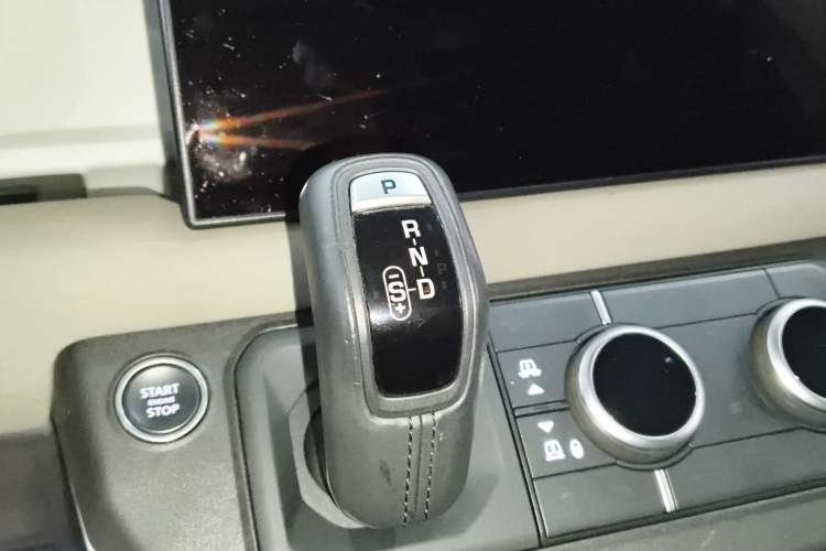 Used Land Rover Defender 2022 90 2.0T P300 SE
