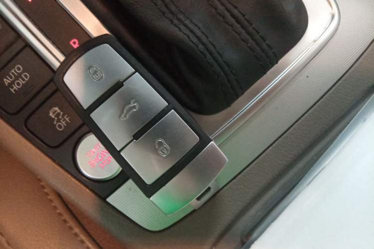 Used Volkswagen Magotan 2015 1.8TSI Prestige Model
