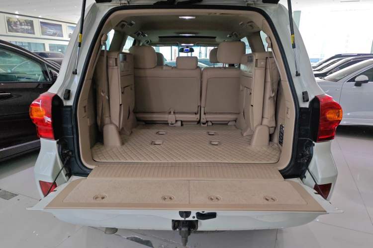 Used Toyota Land Cruiser 2015 4.0L V6 Middle East Low-Trim Version
