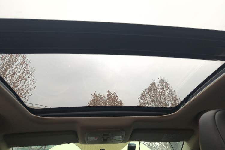 Used Suzuki S-Cross 2014 1.6L CVT Four-Wheel Drive Luxury Version