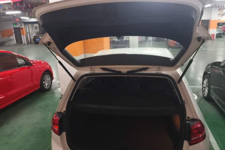 Used Volkswagen Golf 2016 1.6L Manual Fashion Edition
