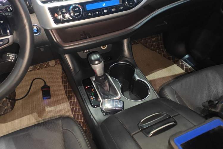 Used Toyota Highlander 2017 2.0T Four-Wheel Drive Luxury Edition 7 Seats