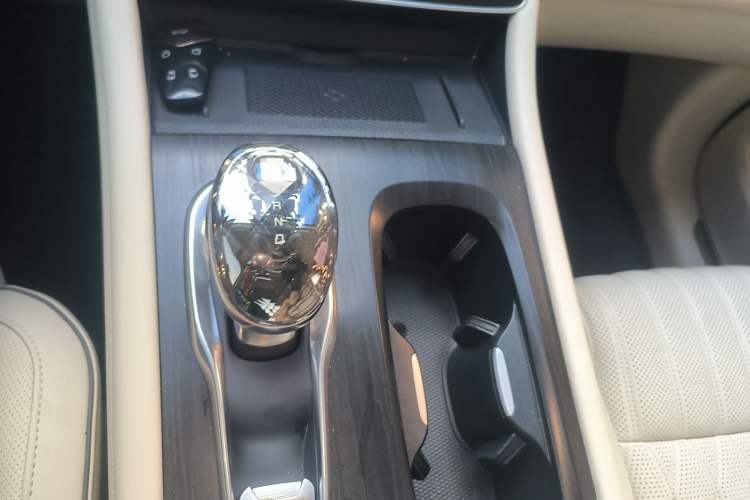 Used VOYAH Dream 2024 PHEV Ultra-Long Range Flagship Edition