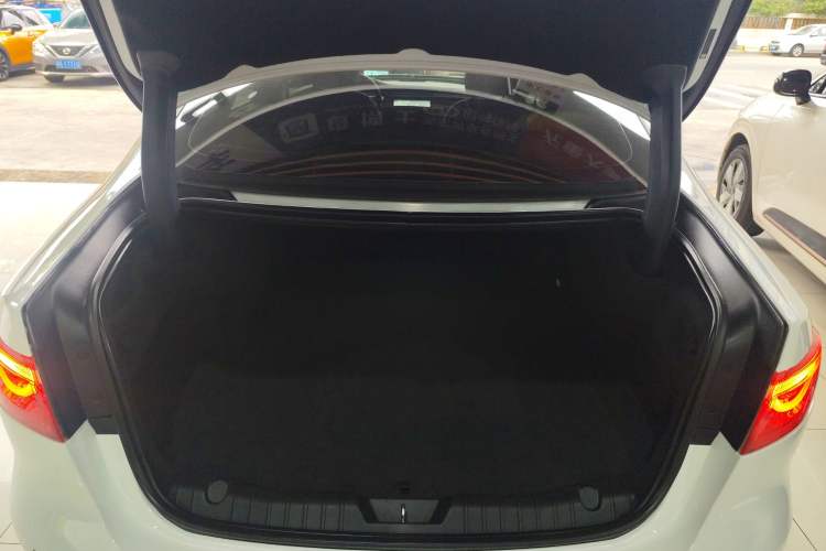 Used Jaguar XFL 2019 XFL 2.0T 250 PS Two-Wheel-Drive Luxury Edition
