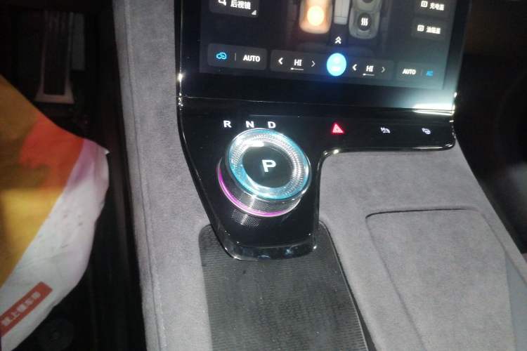 Used VOYAH PASSION 2024 PHEV Four-Wheel Drive Ultra-Long Range Flagship Model
