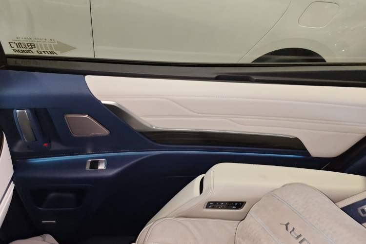 Used Buick Century 2025 2.0T Seven-Seater Yinshi Edition
