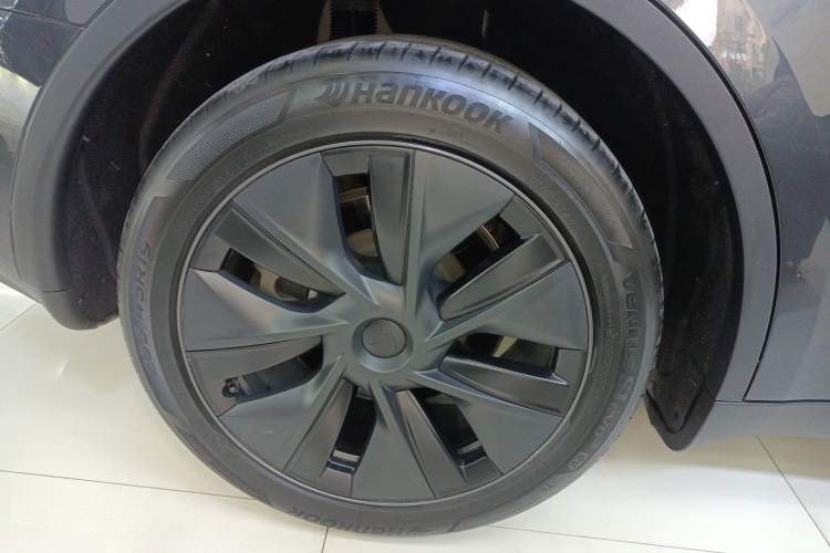 Used Tesla Model Y 2024 Long-Range All-Wheel-Drive Version