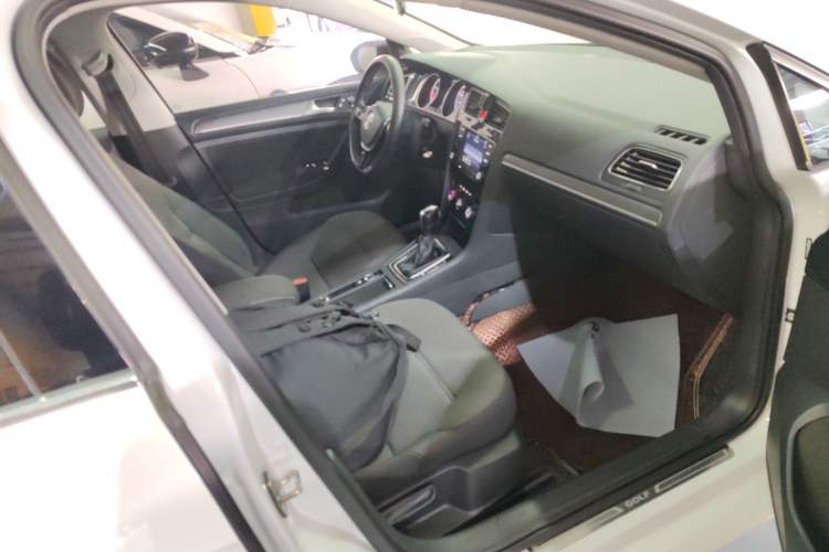 Used Volkswagen Golf 2017 230TSI Automatic Comfort Edition – Celebrating Milestone of One Million Units
