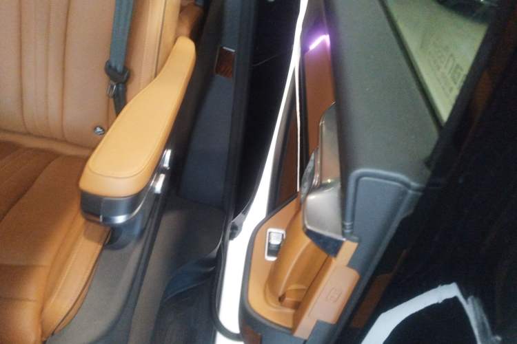 Used Hongqi HQ9 2023 2.0T Smart Connect Flagship Edition
