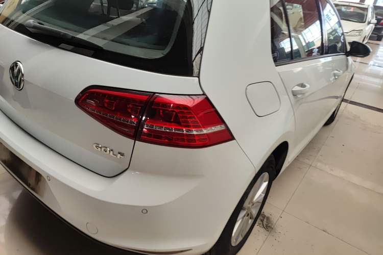 Used Volkswagen Golf 2016 1.6L Automatic Fashion Model
