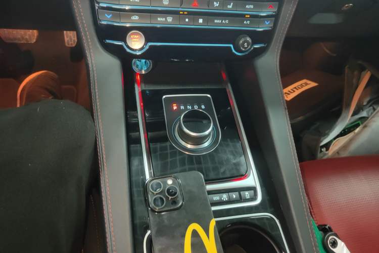 Used Jaguar F-PACE 2016 2.0T Two-Wheel-Drive R-Sport Sport Edition
