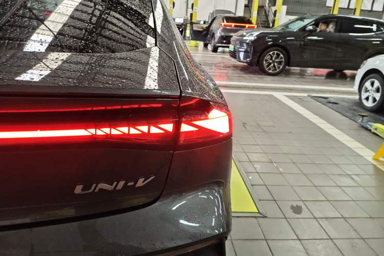 Used Changan UNI-V 2024 1.5T High-Energy Version