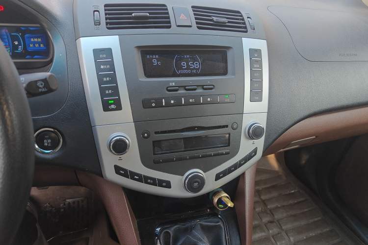 Used BYD S6 2014 2.0L Manual Luxury 5-Seater