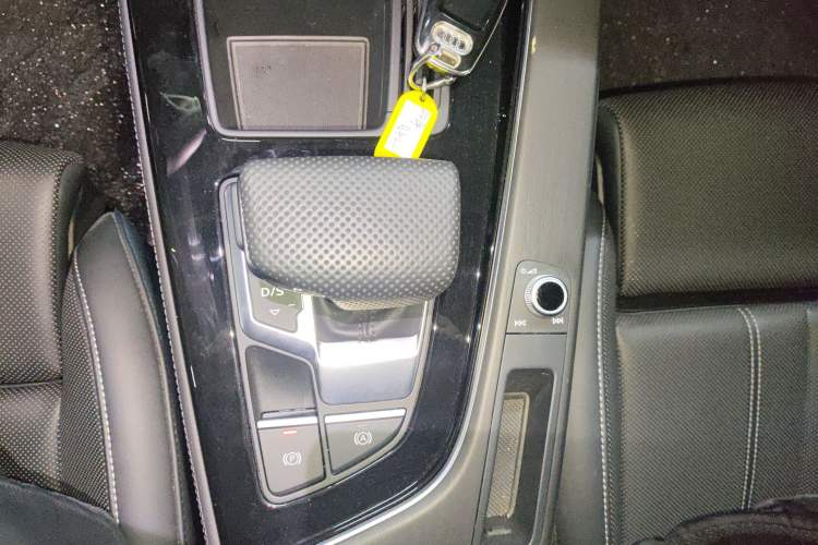 Used Audi A4L 2024 40 TFSI Luxury Dynamic Edition (Starry Night Version)
