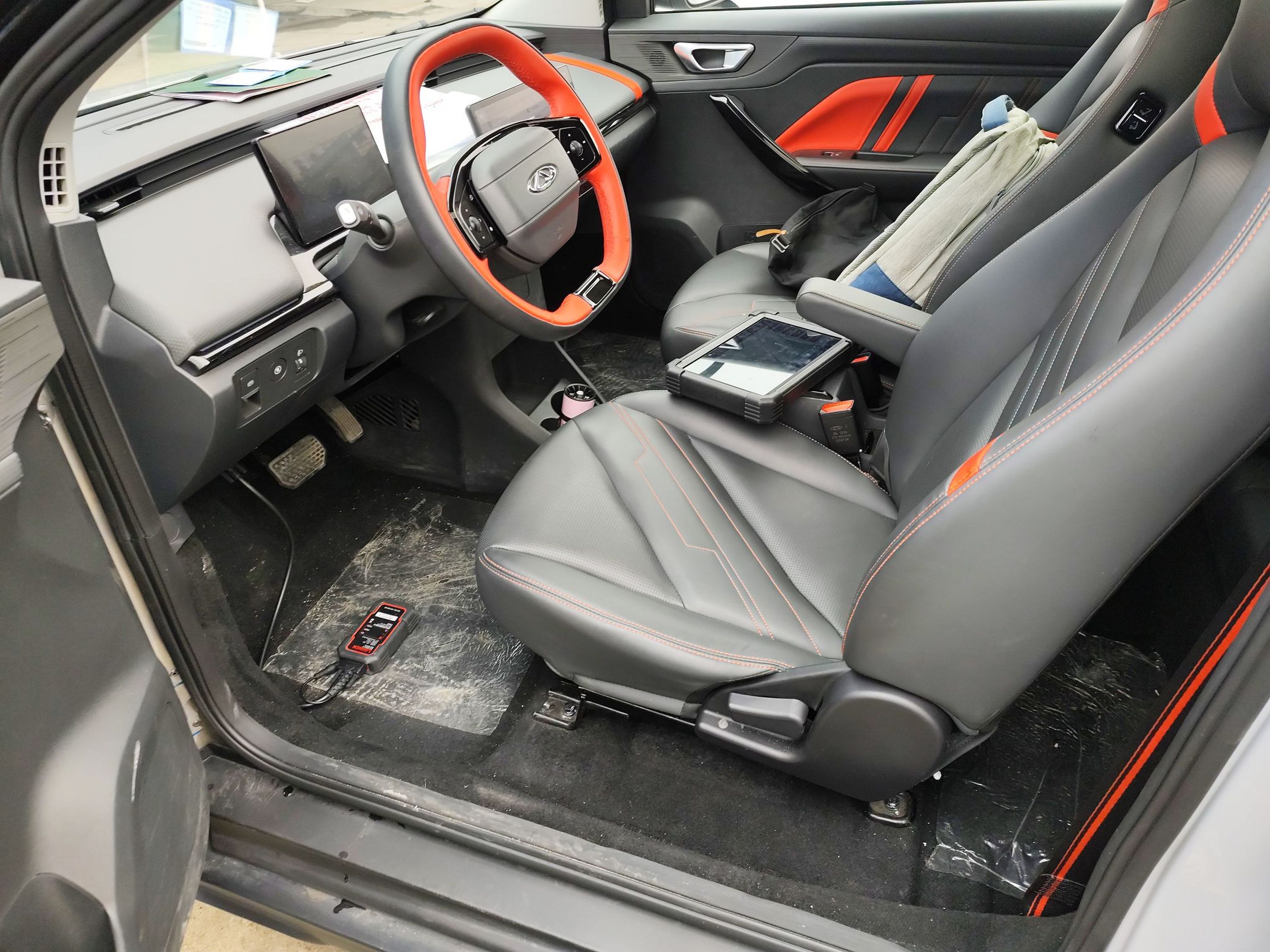 Переднее сиденье в автомобиле