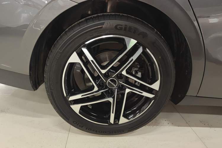 Used Roewe D7 2023 DMH 125km Excellence Edition
