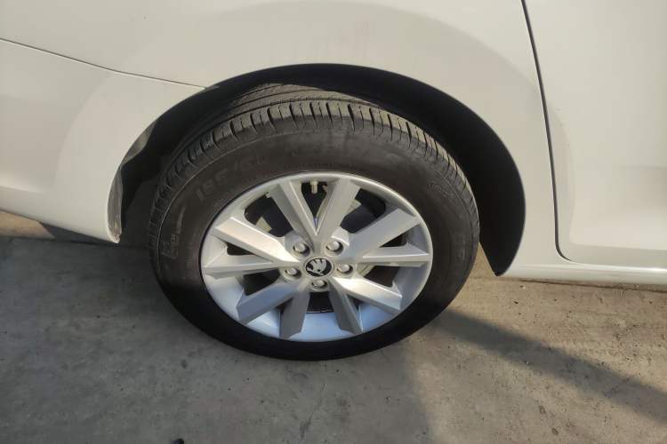 Used Skoda Rapid 2015 1.6L Automatic Smart Selection Model
