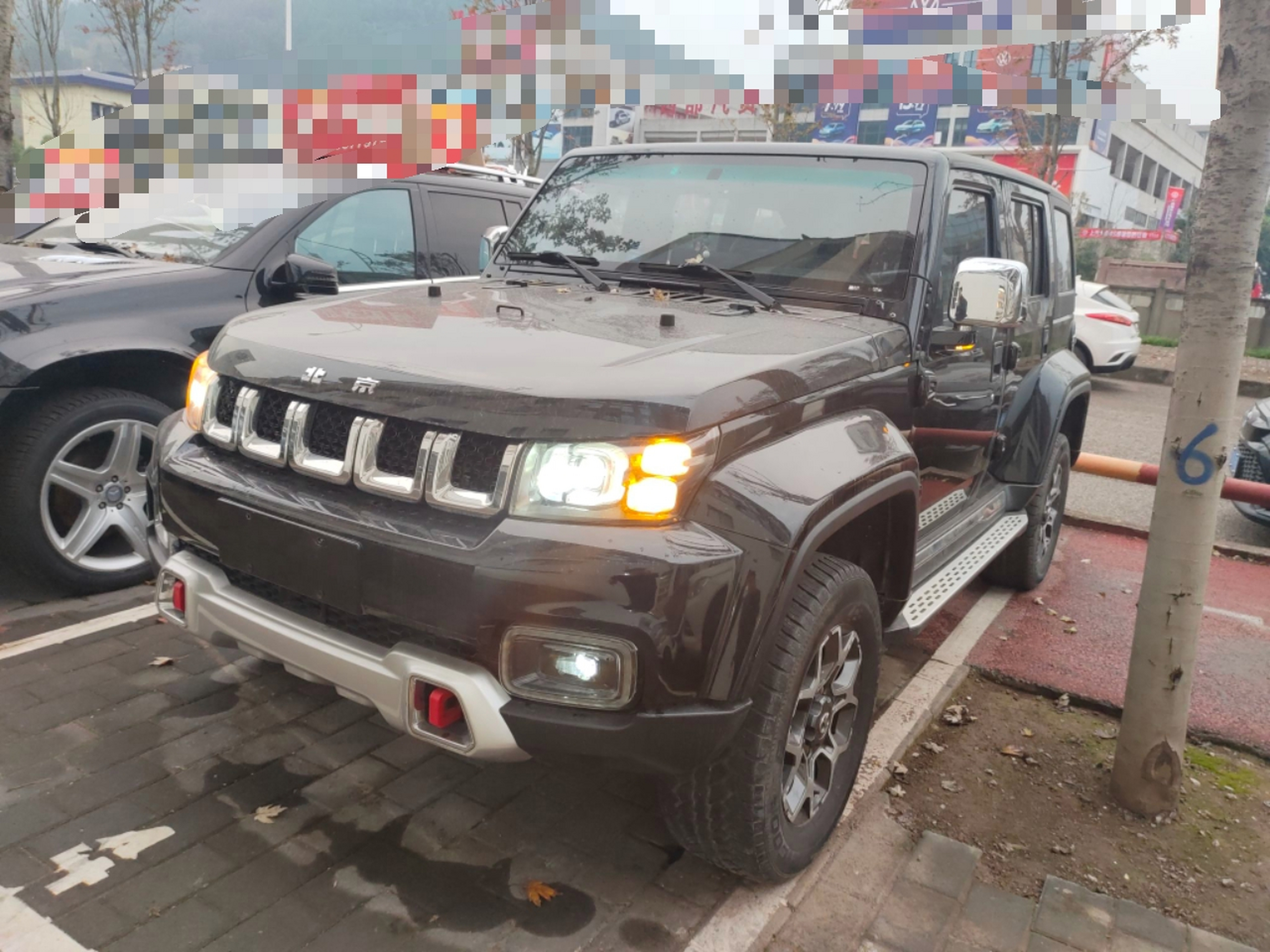 تحت مقدمة السيارة