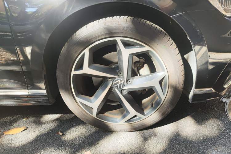 Used Volkswagen Magotan 2023 2 Million Units Limited Edition 330TSI DSG Leading Version
