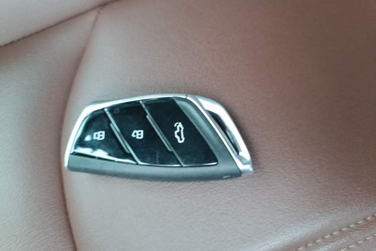 Used SAIC MAXUS Xingji 2023 Starry H 2.0T Automatic 4x4 Gasoline Luxury Edition Standard Wheelbase