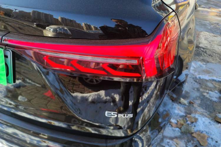 Used  E5 PLUS 2025 165 km Long-Range Version 5 Seats
