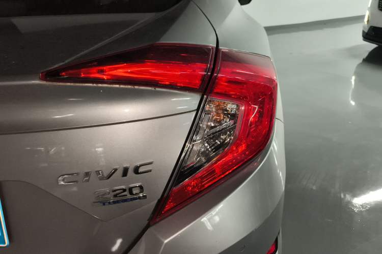 Used Honda Civic 2016 220TURBO CVT Luxury Edition
