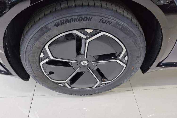 Used  YU7 2025 Ultra-Long Range All-Wheel Drive Pro Version
