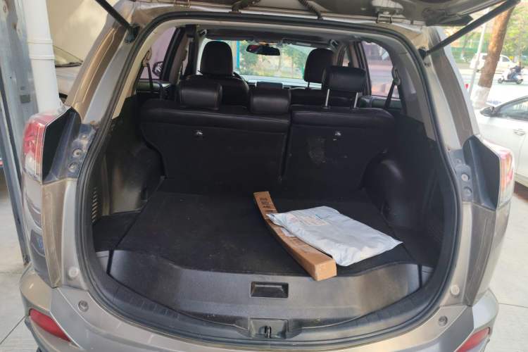 Used Toyota RAV4 2016 2.0L CVT Two-Wheel Drive Fashion Edition China V Standard
