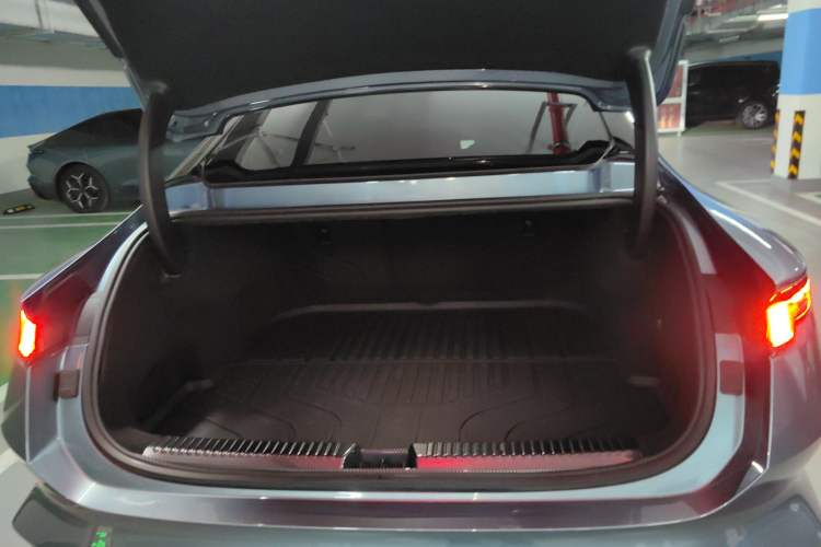 Used Lynk & Co Z10 2025 95 kWh 702 km All-Wheel Drive Intelligent Driving Ultra
