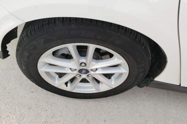 Used Ford Focus 2018 Hatchback Classic 1.6L Automatic Trendy SmartDrive Edition
