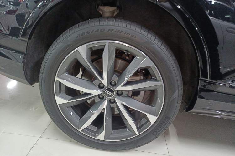 Used Audi Q7 2022 55 TFSI quattro S line Sport model
