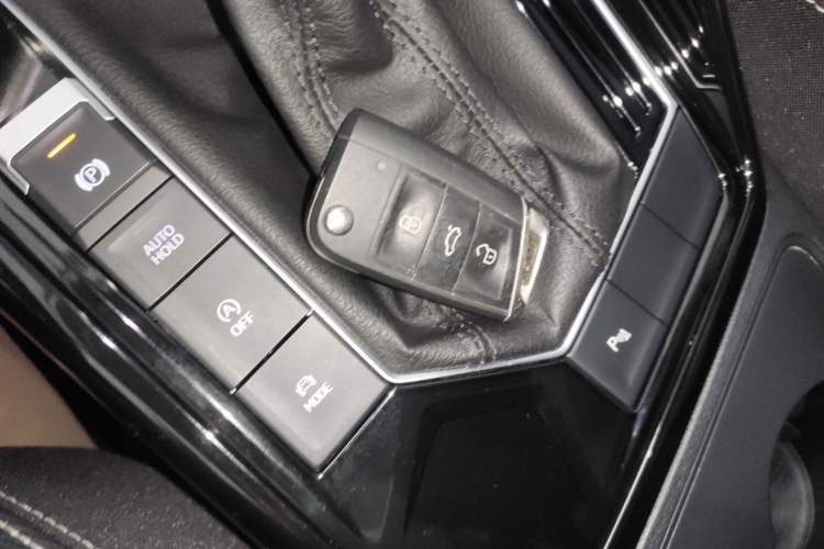 Used Volkswagen Tayron 2023 300TSI Two-Wheel-Drive Luxury Plus Advanced Edition
